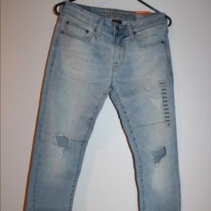 “Brand New” American Eagle Skinny Jeans (28x30)